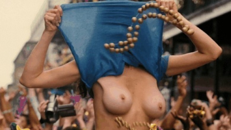 11 Awesome Titty Flashers From Mardi Gras Candyporn