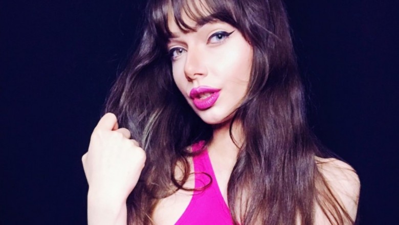 Jessica Starling Gifts Her Fans Who Subscribe to Her OnlyFans & AVN