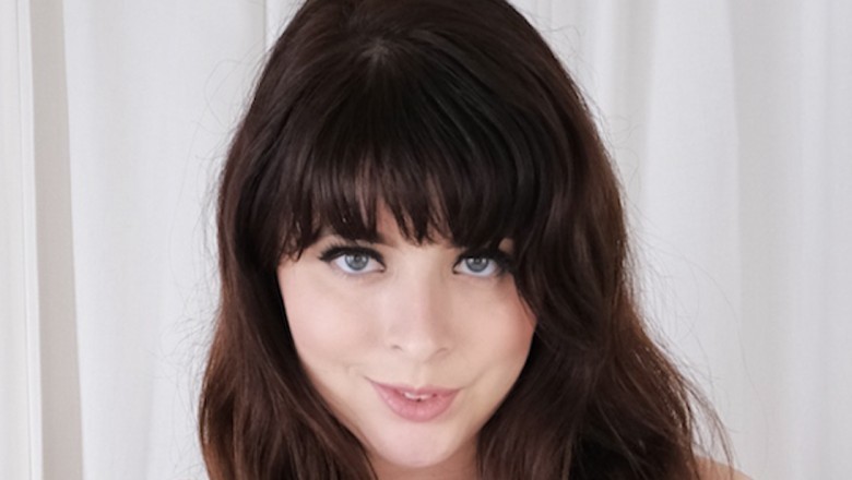 Sexy Redhead Bea York Scores XBIZ Creator Awards Nom | Adult Candy