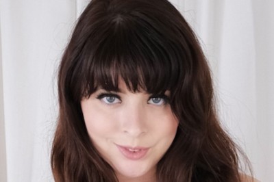 Sexy Redhead Bea York Scores XBIZ Creator Awards Nom