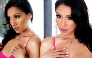 Vicki Chase heads to SouthBeach for Xbiz’s Summer Summit and Camcon this weekend. 