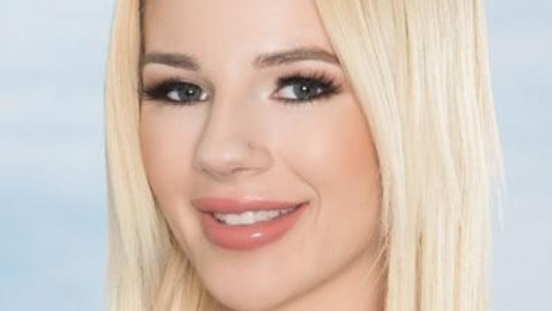 Bella Rose Signs With Lee Network For Feature Dancing | Adult Candy