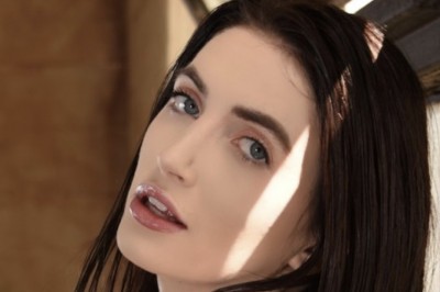 Aria Carson Goes Back to Her Roots & Announces Miami Dates